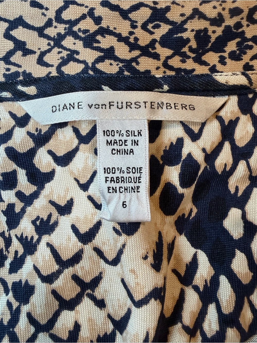 Diane von Furstenberg 100% Silk Snake Print Wrap Dress Size 6 Navy & Ivory - Picture 7 of 7